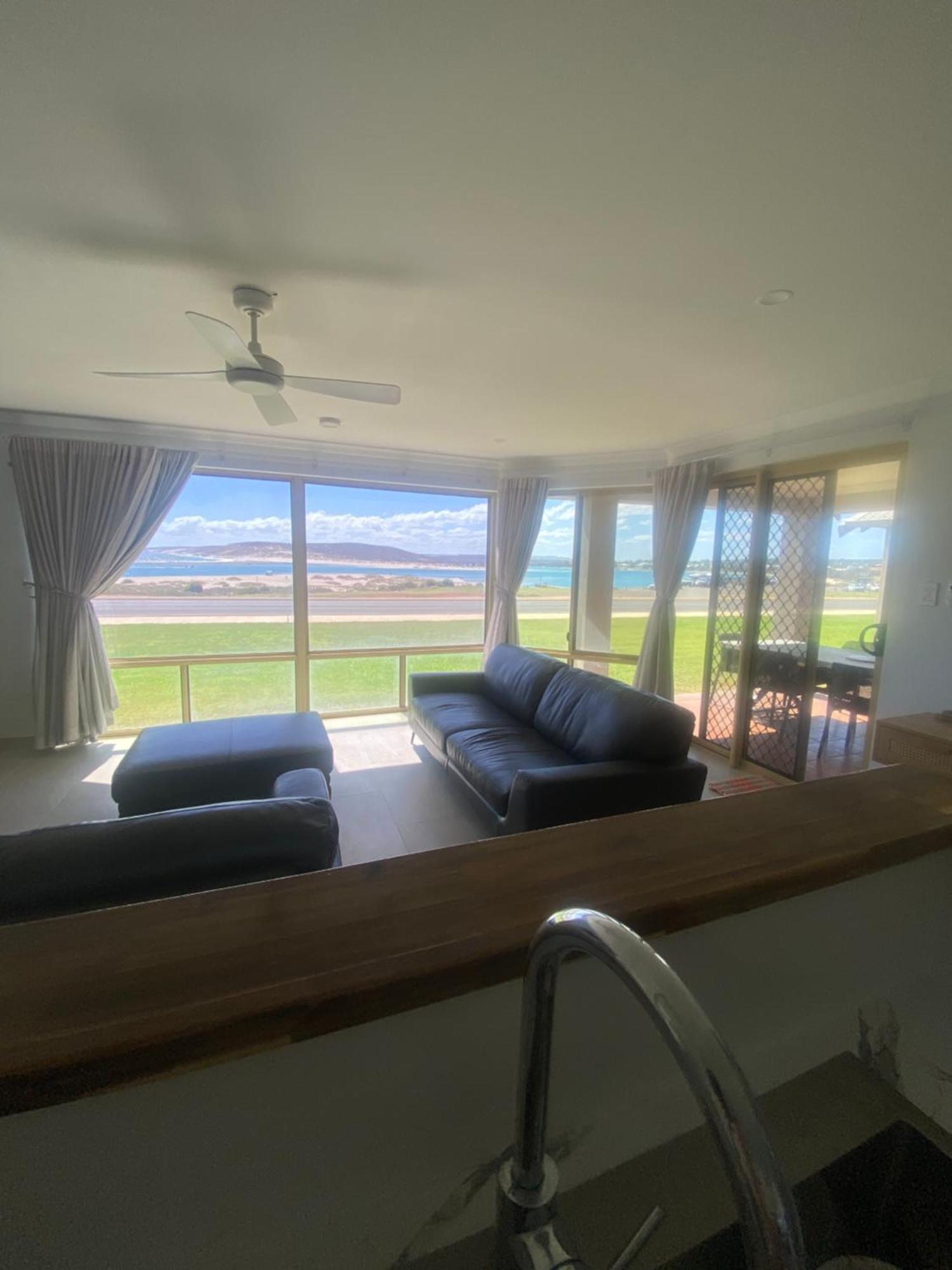 Pelican Shore Oceanfront Villa 6 칼바리 외부 사진