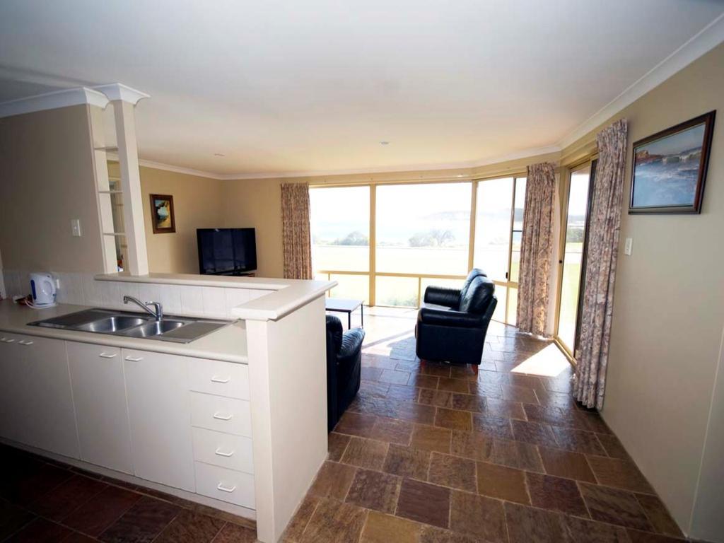 Pelican Shore Oceanfront Villa 6 칼바리 객실 사진