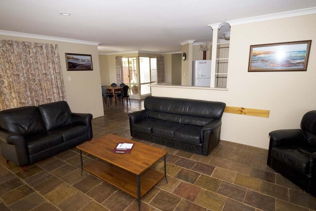 Pelican Shore Oceanfront Villa 6 칼바리 객실 사진