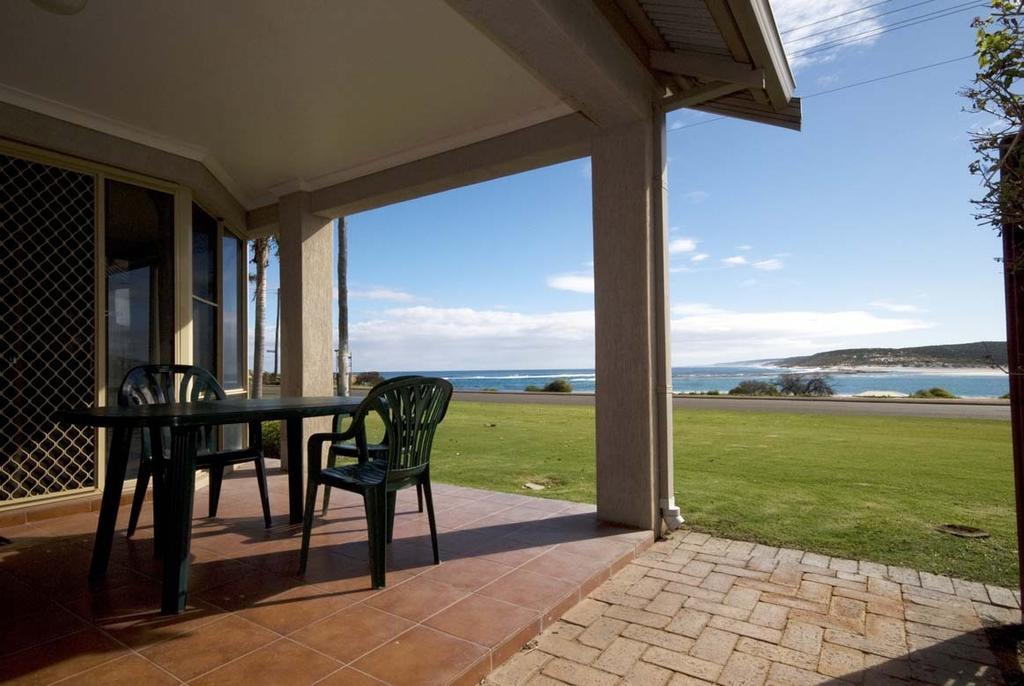 Pelican Shore Oceanfront Villa 6 칼바리 객실 사진